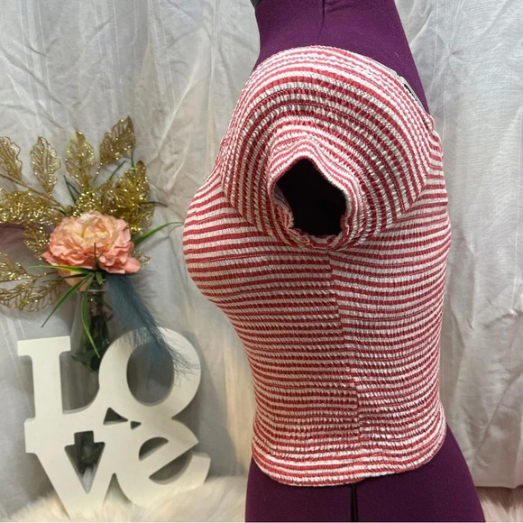 Divided red and white striped crop top super stretchy - Picture 4 of 10
